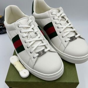 Men’s Gucci, ace leather, web striped sneakers size 10 made in Italy.